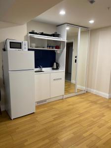 Apartment with sea view in Orbi City