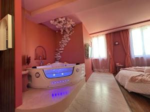 Appartements LE LOVE-ROOM, Jacuzzi, Hyper-centre : photos des chambres