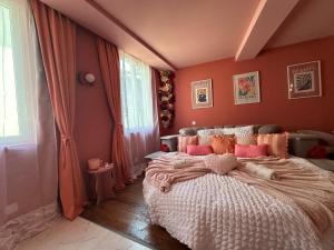 Appartements LE LOVE-ROOM, Jacuzzi, Hyper-centre : photos des chambres