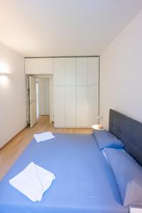 Overlooking The Lake Como Apartments