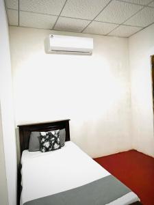 Lake Island Home Stay