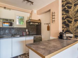 Apartment Le Soleil des Iles-3 by Interhome