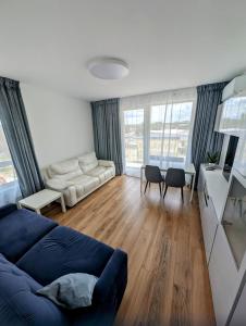 Przystanek Międzylesie Dwupokojowy Apartament z osobną Kuchnią Garażem Self Check-in Blisko CZD