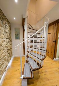 Stone cottage, own parking & EV charger -Buttercup