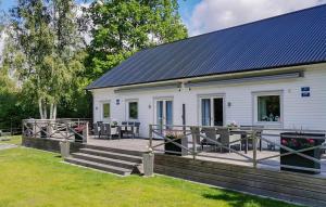 Lovely Home In Heberg With Wifi