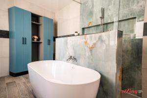 Stylish Malta Family Retreat with Kids Room & Gym