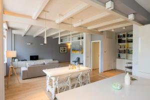 Appartamento con 2 Camere da Letto e Vista Lago