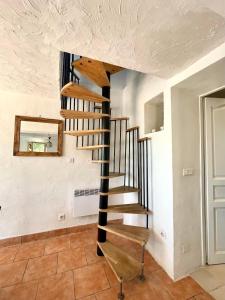 Maisons de vacances Charming little house with garden, stunning view : photos des chambres