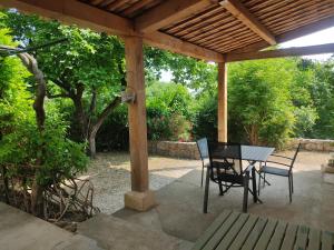 Maisons de vacances Charming little house with garden, stunning view : photos des chambres