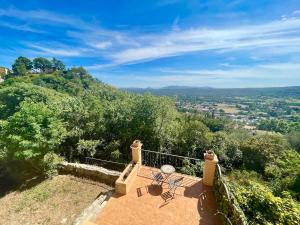 Maisons de vacances Charming little house with garden, stunning view : photos des chambres