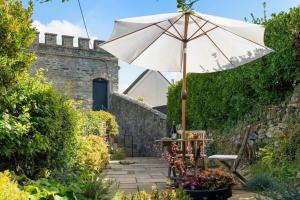 Castle by the Beach with Sea Views Portreath