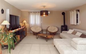 Maisons de vacances 3 Bedroom Stunning Home In Rochefort : photos des chambres