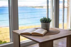 Sunset View apartment - modern two bedroom apartment with amazing sea view and pool