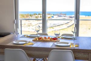 Sunset View apartment - modern two bedroom apartment with amazing sea view and pool