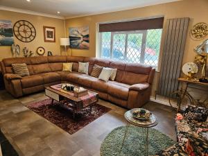 Stunning 4 bed house with huge garden and parking