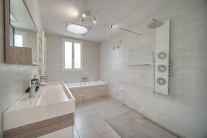 FRGK "Villa Hameau des Collines" Pool, Tranquil Setting & Ultra-Fast Wi-Fi