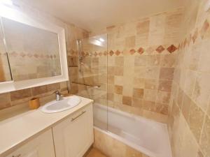 Appartements Le Sarment Cottage - F3 Luxury with Pool : photos des chambres