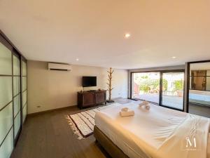 Grande maison 5 chambres avec piscine à Sanary