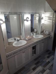 B&B / Chambres d'hotes La Longere Des Nuits De Varenne : photos des chambres