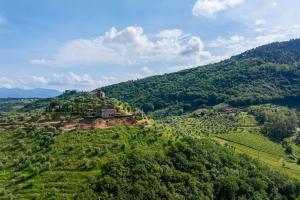 Borghetto Gaddini - Deluxe Apartments - Panoramic view and pool