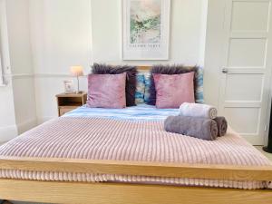 Hammersmith 3-Bedroom Maisonette with Rooftop Terrace & WiFi near Shepherds Bush & Ravenscourt Park by NourNest Apartments