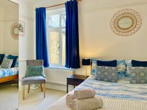 Hammersmith 3-Bedroom Maisonette with Rooftop Terrace & WiFi near Shepherds Bush & Ravenscourt Park by NourNest Apartments