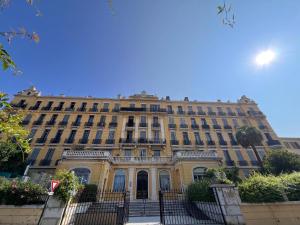 Appartements LE CASTEL Superbe appartement climatise pour 4 personnes au centre ville de Hyeres : Appartement 2 Chambres avec Vue