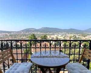 Appartements LE CASTEL Superbe appartement climatise pour 4 personnes au centre ville de Hyeres : photos des chambres