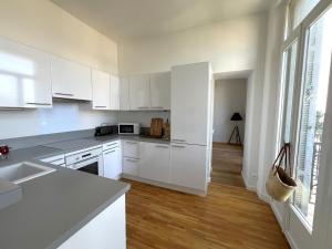 Appartements LE CASTEL Superbe appartement climatise pour 4 personnes au centre ville de Hyeres : photos des chambres