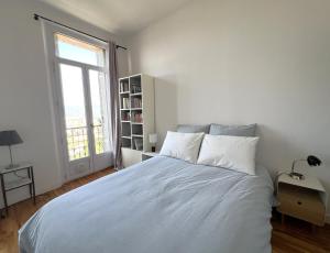 Appartements LE CASTEL Superbe appartement climatise pour 4 personnes au centre ville de Hyeres : photos des chambres