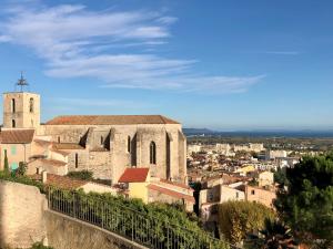 Appartements LE CASTEL Superbe appartement climatise pour 4 personnes au centre ville de Hyeres : photos des chambres