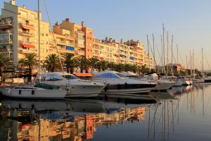 Appartements LE CASTEL Superbe appartement climatise pour 4 personnes au centre ville de Hyeres : photos des chambres