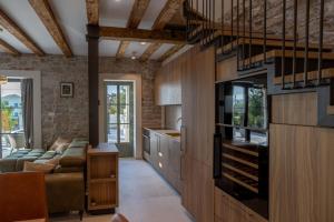 Heritage Villa Francheza-Elegant Stone villa near the Beach, Pašman Island , Ugrinić