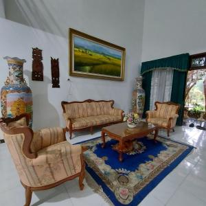 Villa Kusuma 14, Large Garden & Karaoke in Batu City