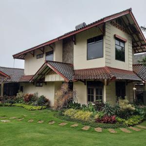 Villa Kusuma 14, Large Garden & Karaoke in Batu City