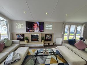 The Retreat 2 bedroom lodge with sauna!