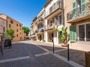 Apartment Les Palmiers by Interhome