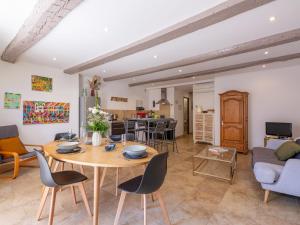 Apartment Les Palmiers by Interhome