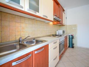 Apartment Zora-2 by Interhome