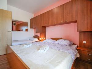 Apartment Zora-3 by Interhome