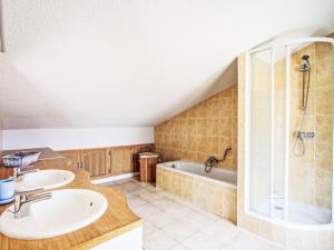 Maisons de vacances Holiday Home De Mierlo by Interhome : photos des chambres