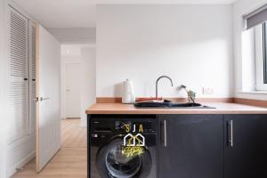 Forrest Road Stay - SJA Stays - Modern 2 Bed Apartment