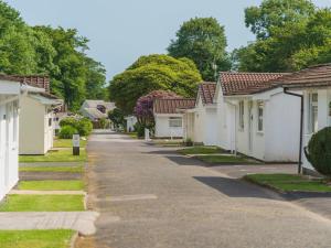 Holiday Home Rosecraddoc Lodges by Interhome