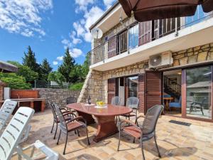 Holiday Home Kamena kuća by Interhome