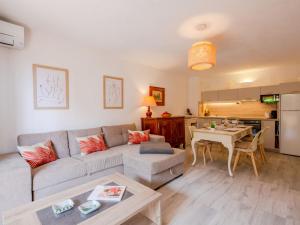 Apartment Les Embruns-5 by Interhome