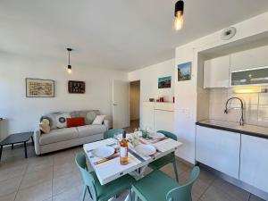 Apartment Les Amarres de lAiguillon-4 by Interhome