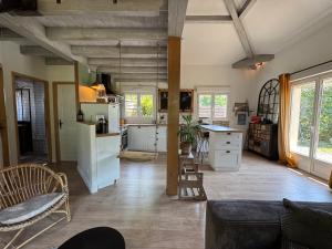Maisonnette avec terrasse et jardin