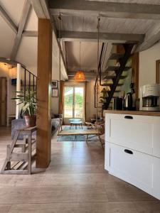Maisonnette avec terrasse et jardin