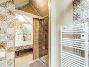 Maisons de vacances Holiday Home Maison de Plumeliau by Interhome : photos des chambres