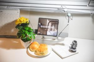 Serene Gray Retreat - 8 min walk from the subway station